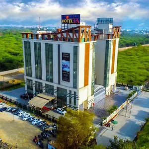 La New Hotel