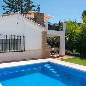 Marysol Sleeps 6 Holiday home Fuengirola